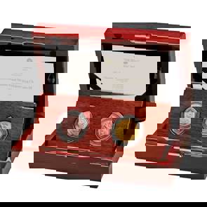 Queen Elizabeth II & King Charles III Two-Coin Sovereign Set